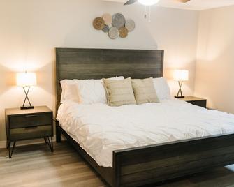 Cozy Basement Apartment - Private Entrance - Near Park - Taylorsville - Bedroom