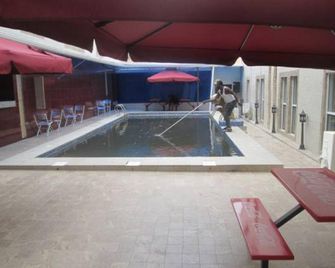 Hotel Interconnect - Abuja - Piscina