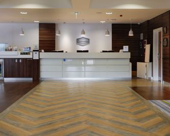 Hampton by Hilton Exeter Airport - Exeter - Front desk