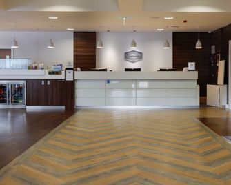 Hampton by Hilton Exeter Airport - אקסטר - דלפק קבלה