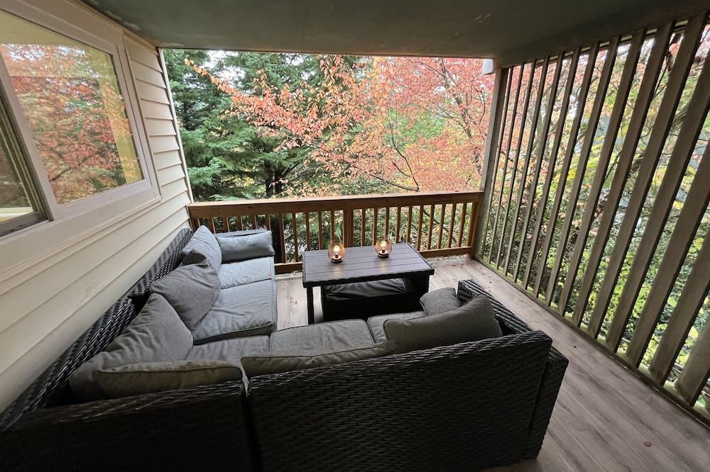 Minutes from downtown and the Arts district awaits your Emerald Forest Hideaway. - بورتلاند (اوريغون) - شرفة