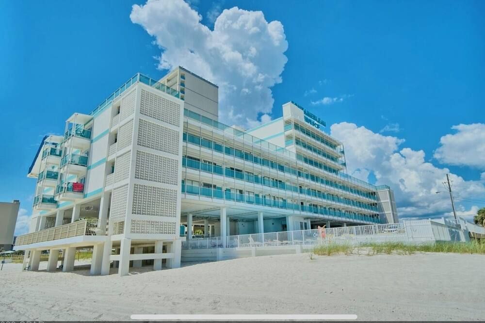 Studios at Fontainebleau Terrace