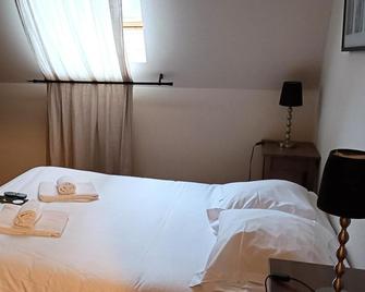 Logis Hotel Grangier - Saint-Sozy - Habitación