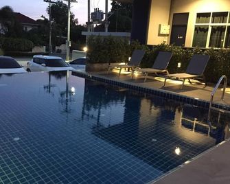 Blue Bed Hotel - Chanthaburi - Bể bơi