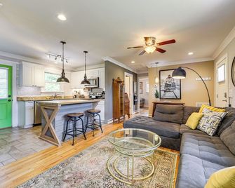 River Arts District Home - Walk to Downtown! - Asheville - Wohnzimmer