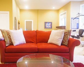 Perfect 1Br Near Puyallup. Pool Table and Peaceful Yard - Puyallup - Sala de estar