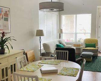Home Away from Home in Central Park near Anschutz Hospital - Aurora - Dining room