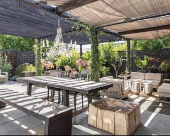Unique & Chic Apartment with Spectacular Outside Living Room - San Francisco - Patio
