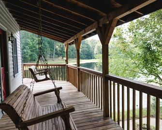 The Lake House/Cabin is a hidden gem (Sleeps 4) - Columbia - Balcony