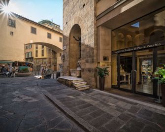 Hotel Pitti Palace Al Ponte Vecchio - Florence - Outdoors view