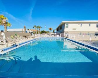 A 1 A Super Inn - Ormond Beach - Pool