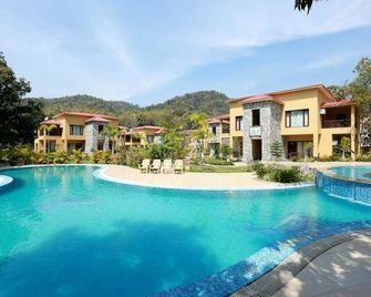 Dewdrop Mango Bloom Resort - Garjia - Piscina