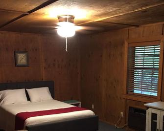 The Sugar Creek Retreat - Garfield - Bedroom