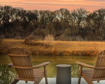 Riverview Ranch - Hot Tub Fire Pit & More - Stonewall - Patio