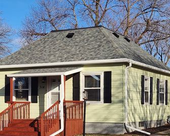 Railroad themed 3-bedroom house in Boone The Main Street Station is pet friendly - Boone - Building