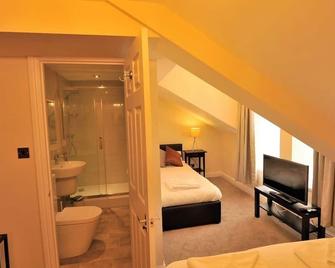 Gail's Guest House - ברי - חדר שינה