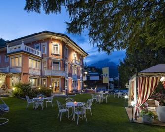 Hotel Luis - Fiera di Primiero - Innenhof
