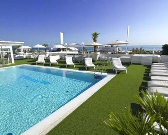 Hotel Mediterraneo - Riccione - Piscina
