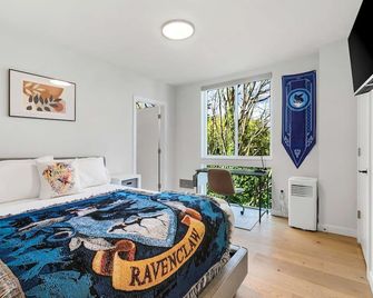 The Boy Who Lived, Harry Potter's Sweet Suite - Seattle - Bedroom
