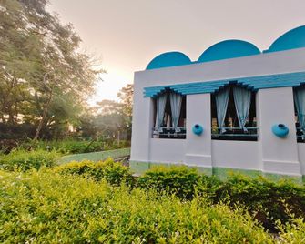 Araavali Trails- A Nature Resort - Ambaji - Building