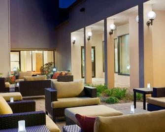 Pleasant Stay, Convenient Location! Indoor Swimming Pool, Pets are Welcome! - Brookfield - Lounge