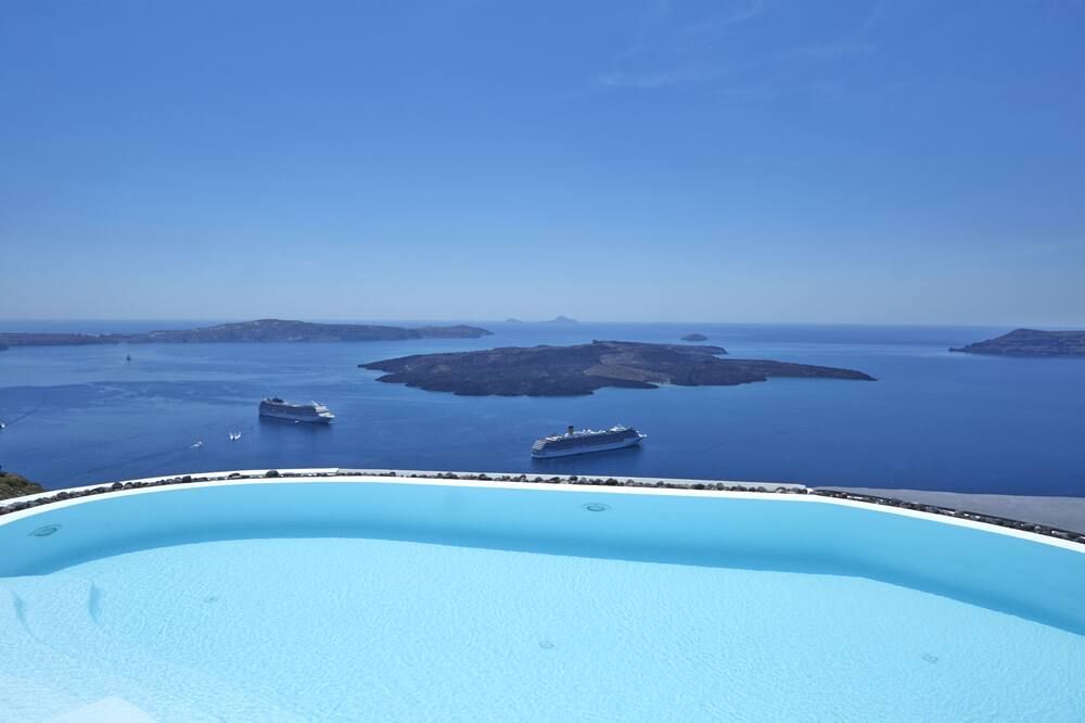 Alta Vista Suites - פירה - בריכה