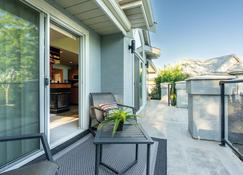 Stunning Rustic Vacation home w/ 180 Mountain View - Abbotsford - Balkon