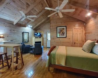 Cabin 301 - Rest Stop - Galax - Habitación