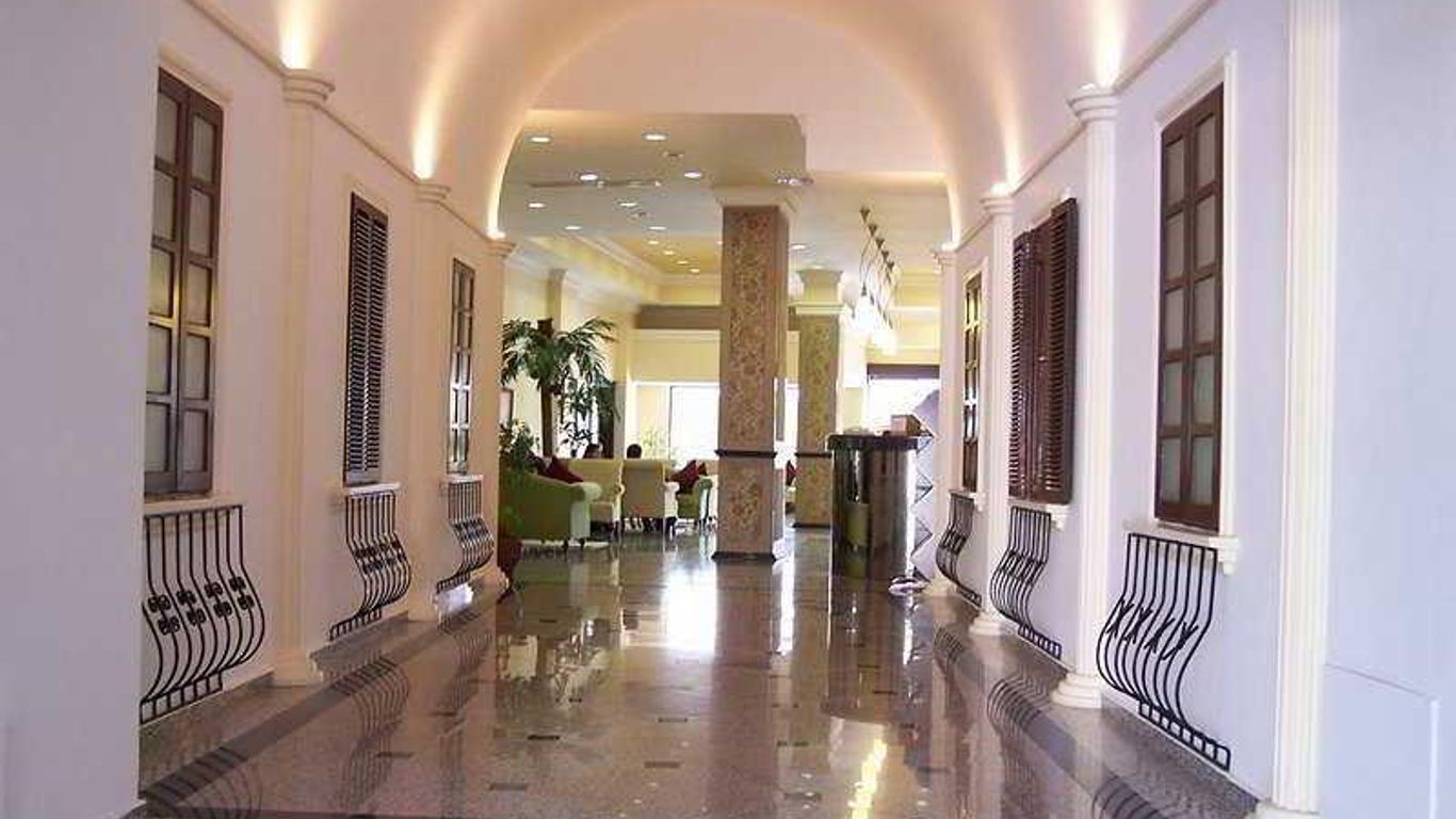 City Royal Hotel and Casino