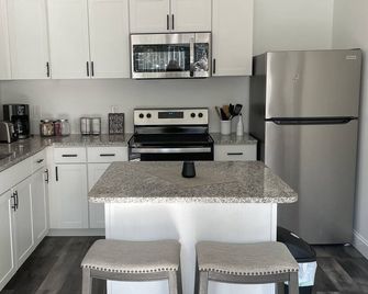 Cozy Guest House located near downtown! - Hickory - Küche