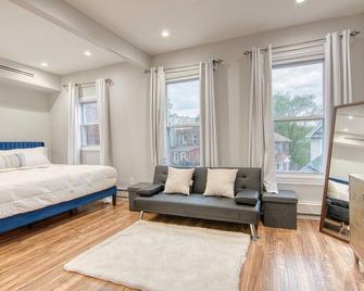 Luxury New-Build 2br W King Bed, Designer Finishes + Ultra-Fast Wifi & Ac - Bronx - Bedroom
