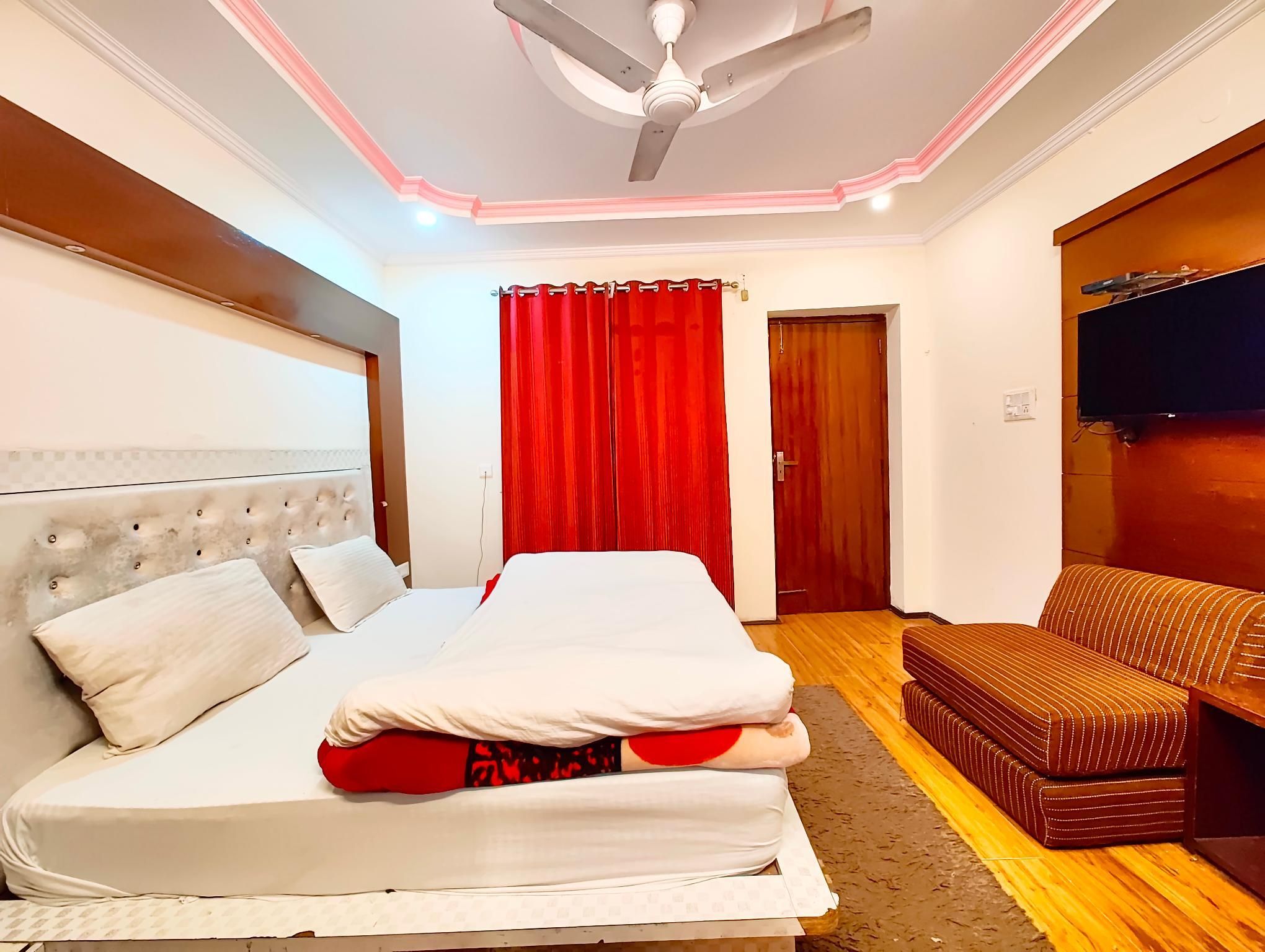 Goroomgo Moon Near Mall Road Nainital - נאיניטל - חדר שינה