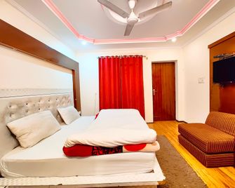 Goroomgo Moon Nainital Near Mall Road And Naina Devi Temple - Nainital - Bedroom