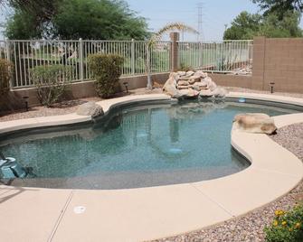 Great Avondale Location - 3 bed,2 bath, Pool and Sunsets... Close to Everything! - Avondale - Pool