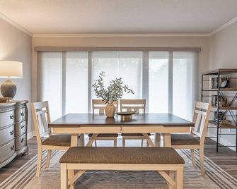 The Downtown Pines Hideaway - Walkable to Downtown Southern Pines! - Southern Pines - Dining room