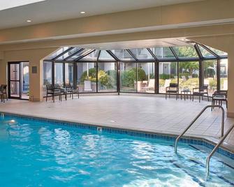 Excellent Choice! Unit w/ Courtyard View, Indoor Pool, Pets are Welcome with Fee - Eden Prairie - Басейн