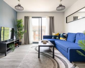 Oasis at Hemel Hempstead - Hemel Hempstead - Living room