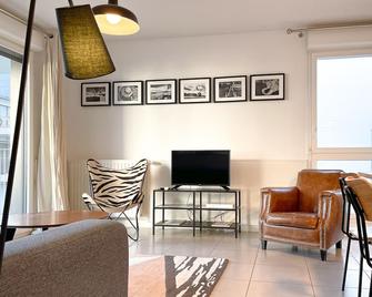 Nice apartment for 4 with parking, near Cité du Vin - Bordéus - Sala de estar