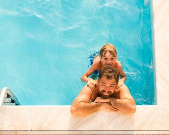 Hotel Victoria by IHG - Victoria - Pileta