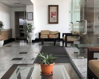 Hedges Court Residencies-2 Rooms with En-suite baths 3 plus Beds Visitors Bath 104 sqm spacious Apartment - Colombo - Lobby