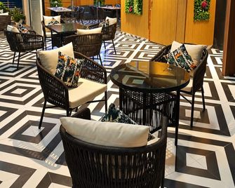Aarchh Regency Noida - Noida - Lounge