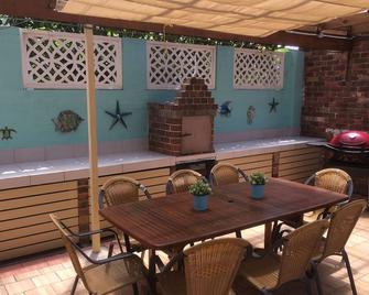 Family friendly house just 250 metres from the beach! - Taylors Beach - Restaurant