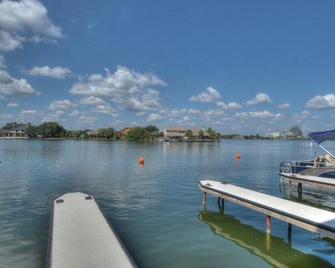Beautiful Gated Waterfront Condo in Heart of Horseshoe Bay, Boat Docks and wifi - Horseshoe Bay - Outdoors view
