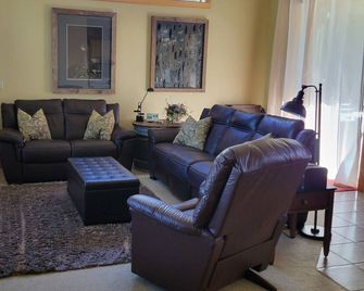 3 Bedroom, Single Story, - Redmond - Sala de estar