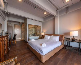 Shin Arch39 Phuket Beach Front - Sha Plus - 푸켓