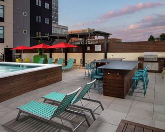 Home2 Suites by Hilton Nashville Downtown/Convention Center - Nashville - Pool