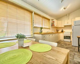 Spencer Suites Albany - Albany - Kitchen