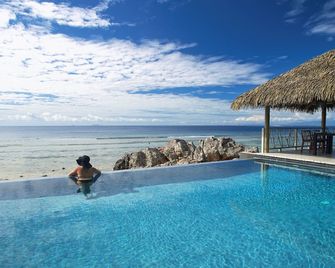 تادراي آيلاند ريزورت - مانا - حوض السباحة