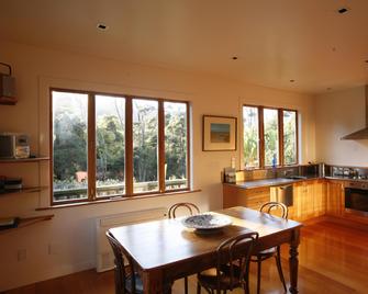Driving Creek Villas - Coromandel - Cucina