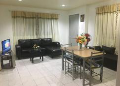 2bedroom Apartment Near Convention Center - 일로일로 시티 - 다이닝룸